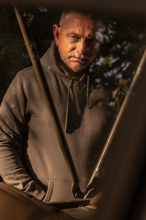 Sweat à capuche Ironpaw “Custom Trucker” – Kaki militaire – Print & Stitch Capu Mattu