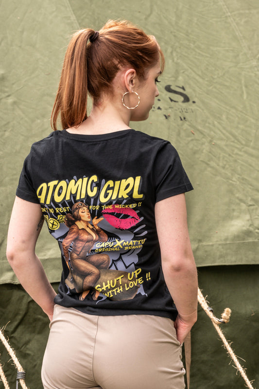 T-shirt Col V Atomic Girl – Shut Up With Love – Hommage Pin-Up WWII | Capu Mattu