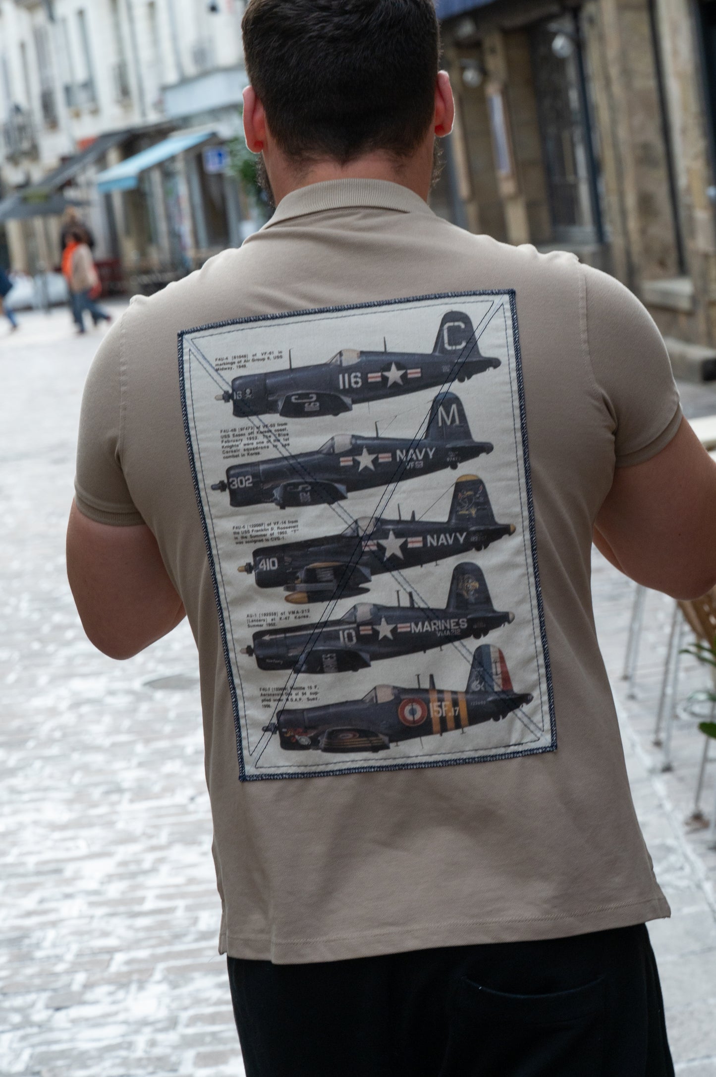 Polo Corsaire Désert – Label Print & Stitch – Capu Mattu